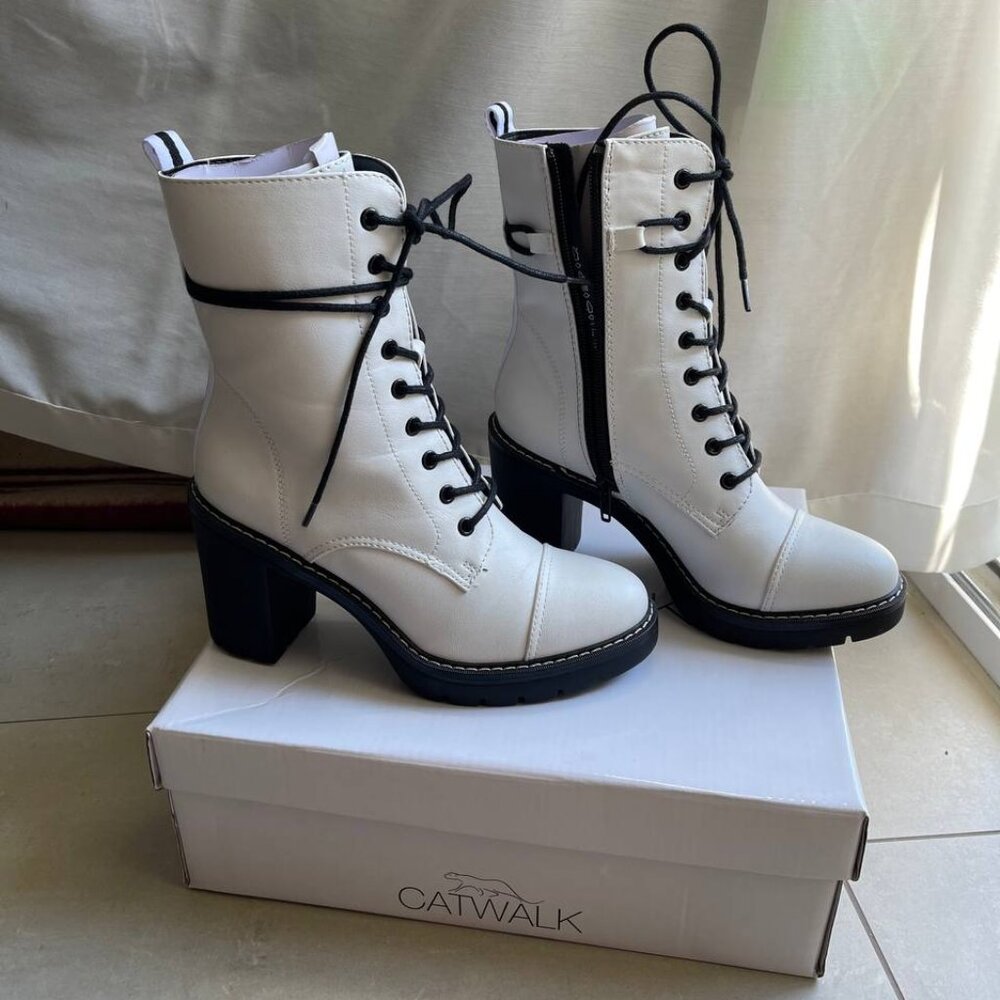 NWT Catwalk White Lace-Up Heeled Women Boots Size 6 German Import